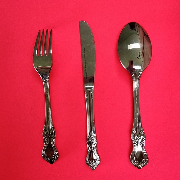 Reed & Barton Gold Flatware Set for Dining - Picture 3 of 4